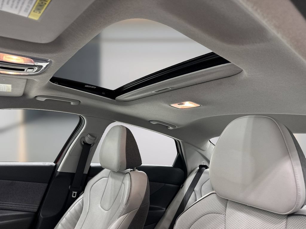 Certified 2024 Hyundai Elantra Limited FWD image 18