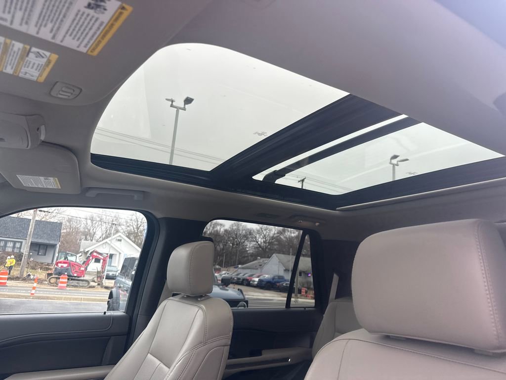 Used 2020 Ford Expedition XLT w/ Equipment Group 202A image 24