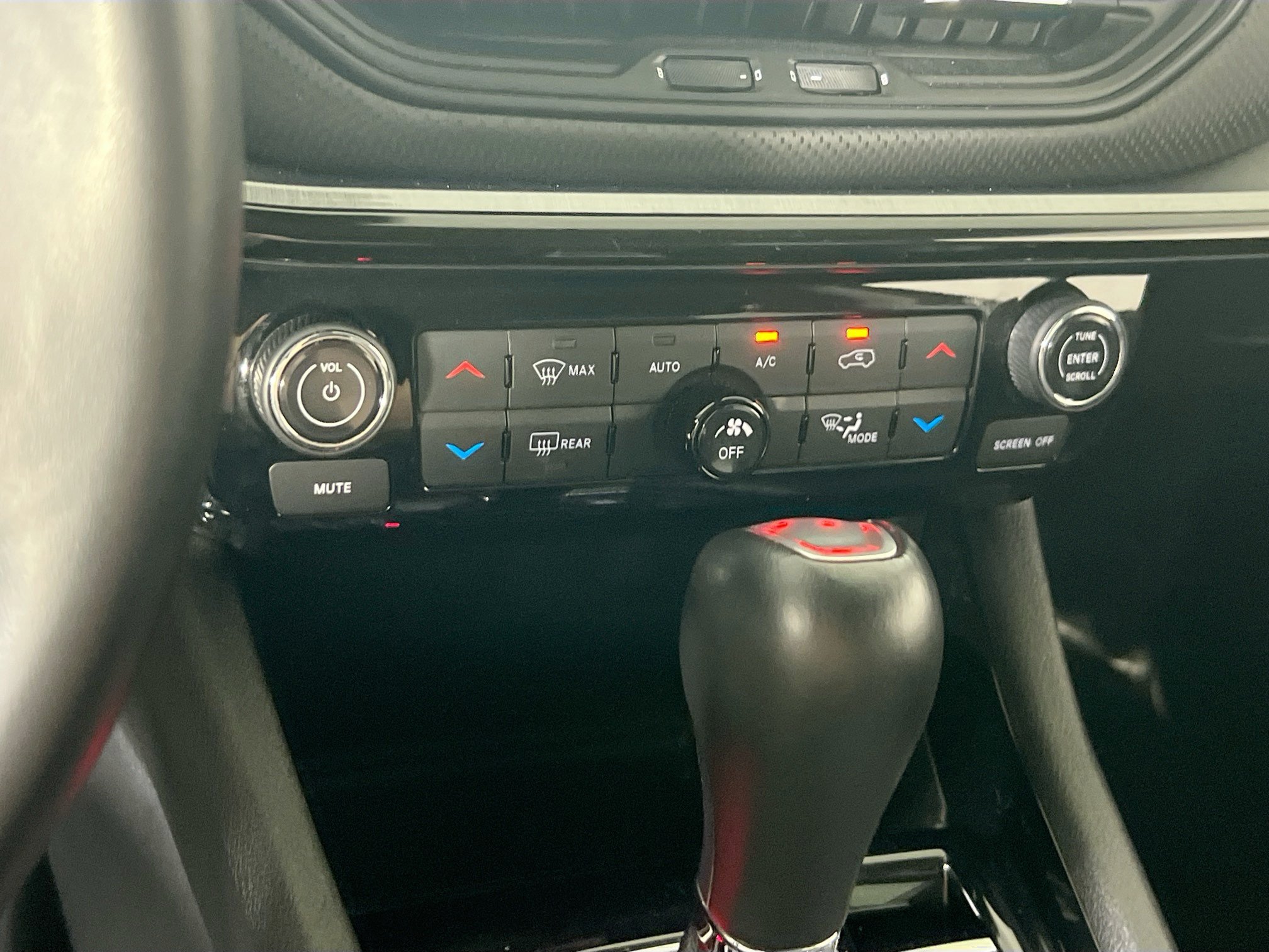 Used 2022 Jeep Compass Trailhawk w/ Trailhawk Convenience Group AWD/4WD image 15