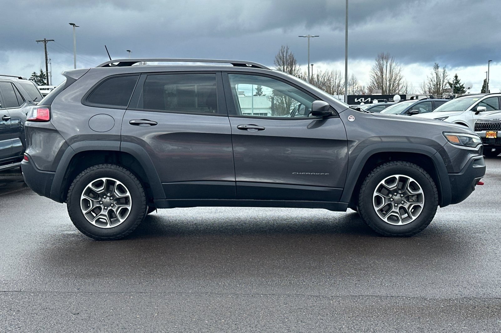 Used 2020 Jeep Cherokee Trailhawk w/ Technology Group AWD/4WD image 3