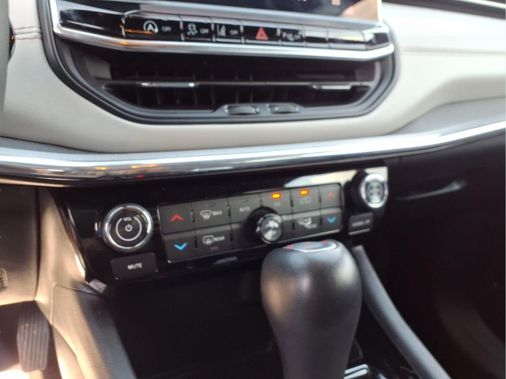 Used 2024 Jeep Compass Limited image 7