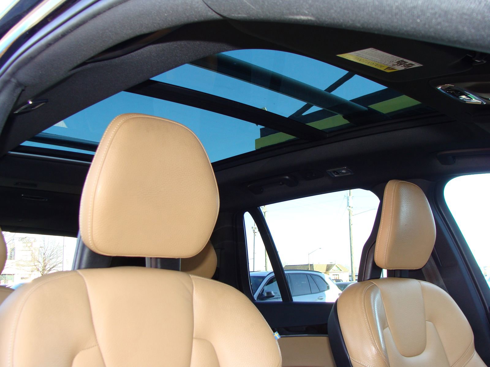 Used 2016 Volvo XC90 T6 Momentum w/ Momentum Plus Package image 15