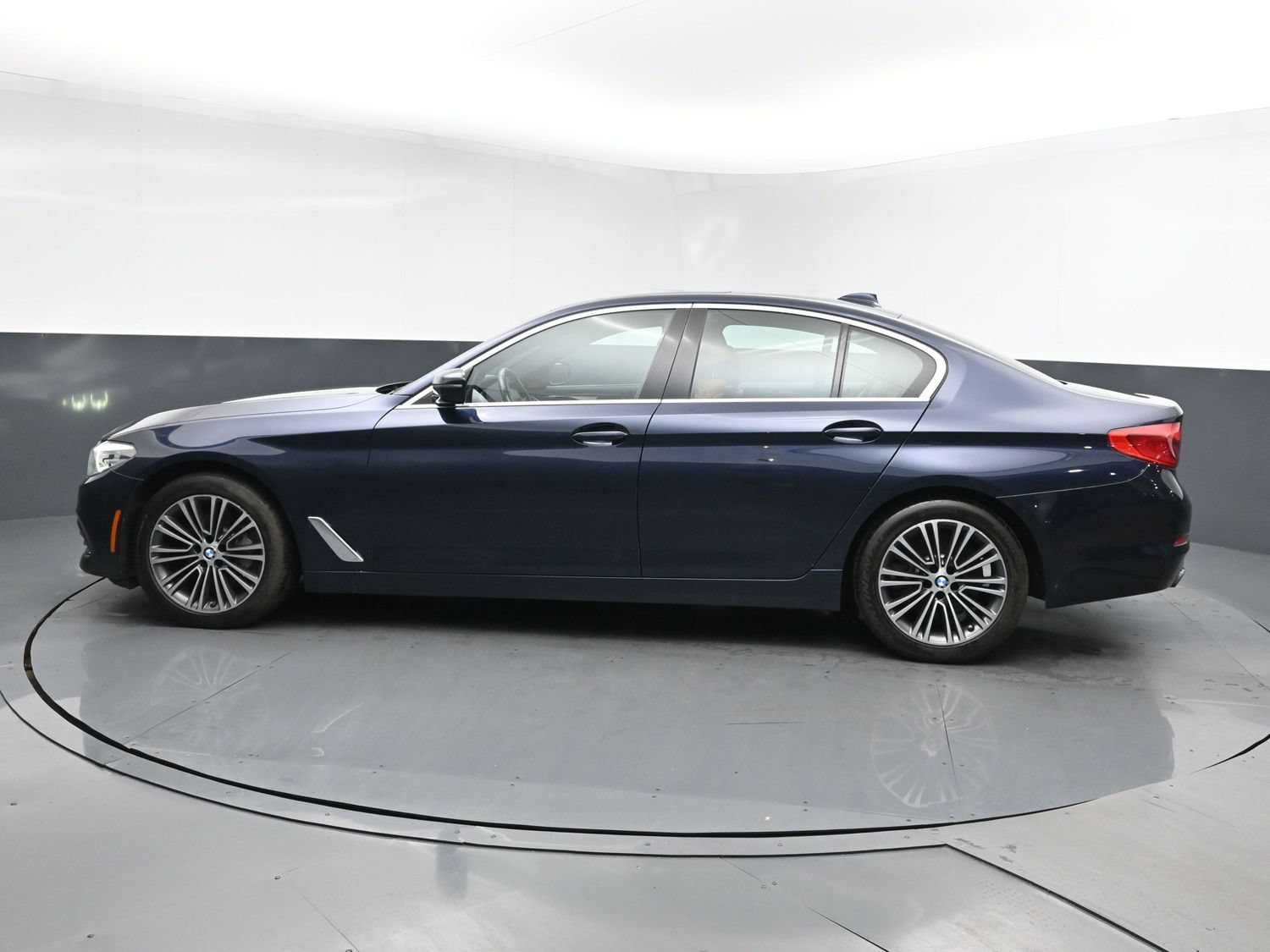 Used 2019 BMW 540i xDrive w/ Convenience Package AWD/4WD image 3