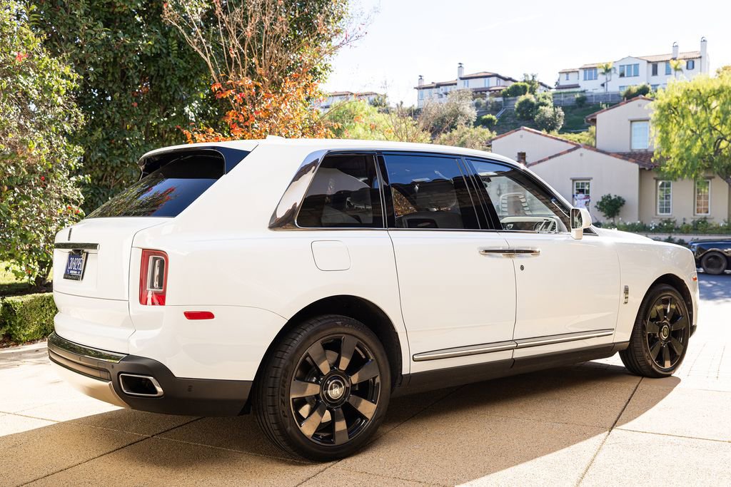 Used 2020 Rolls-Royce Cullinan AWD/4WD image 2