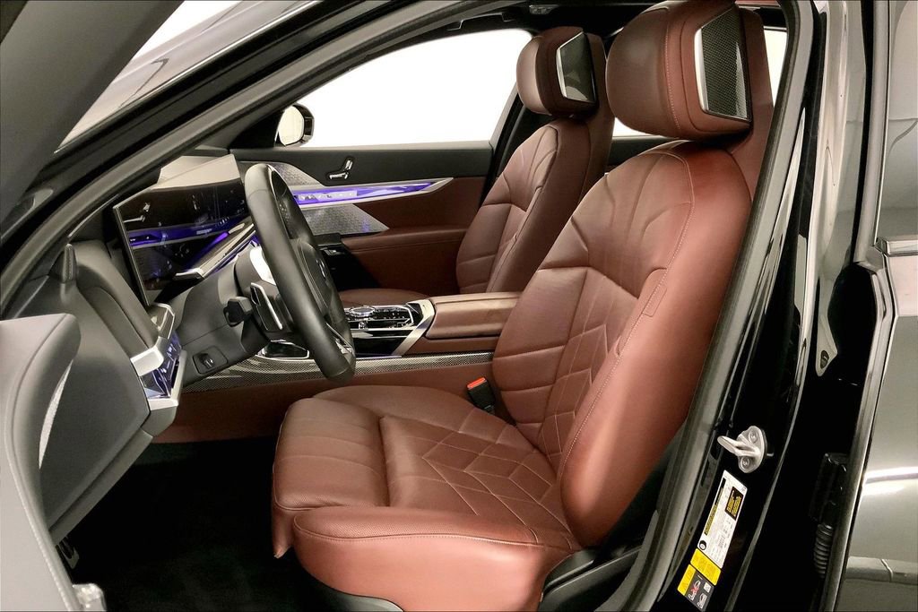 Certified 2023 BMW i7 xDrive60 AWD/4WD image 13