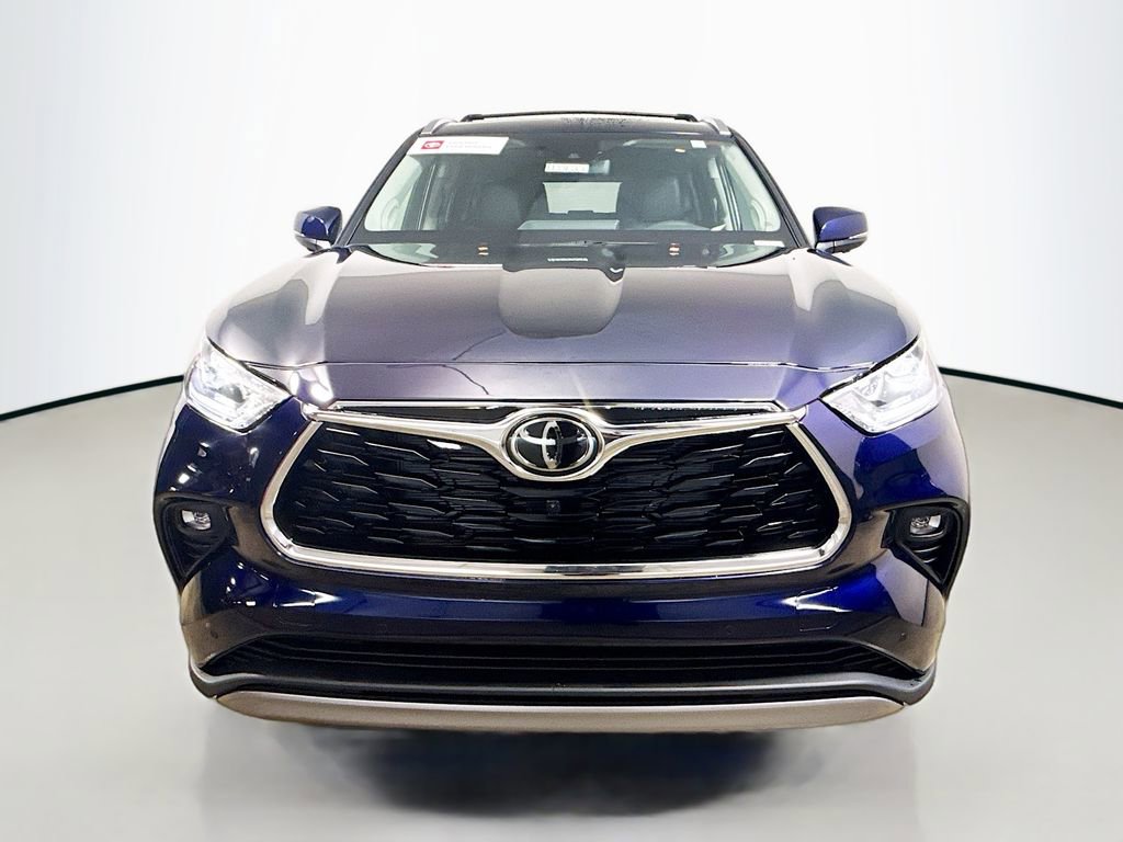 Certified 2026 Toyota Highlander Platinum AWD/4WD image 2