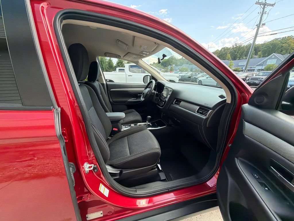 Used 2018 Mitsubishi Outlander SE AWD/4WD image 35