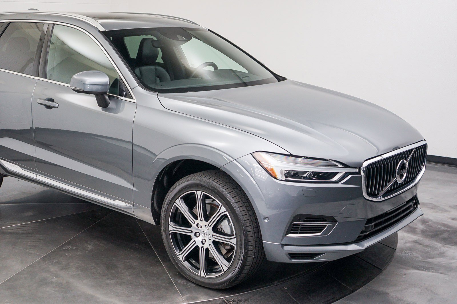 Used 2020 Volvo XC60 T8 Inscription w/ Protection Package Premier image 16