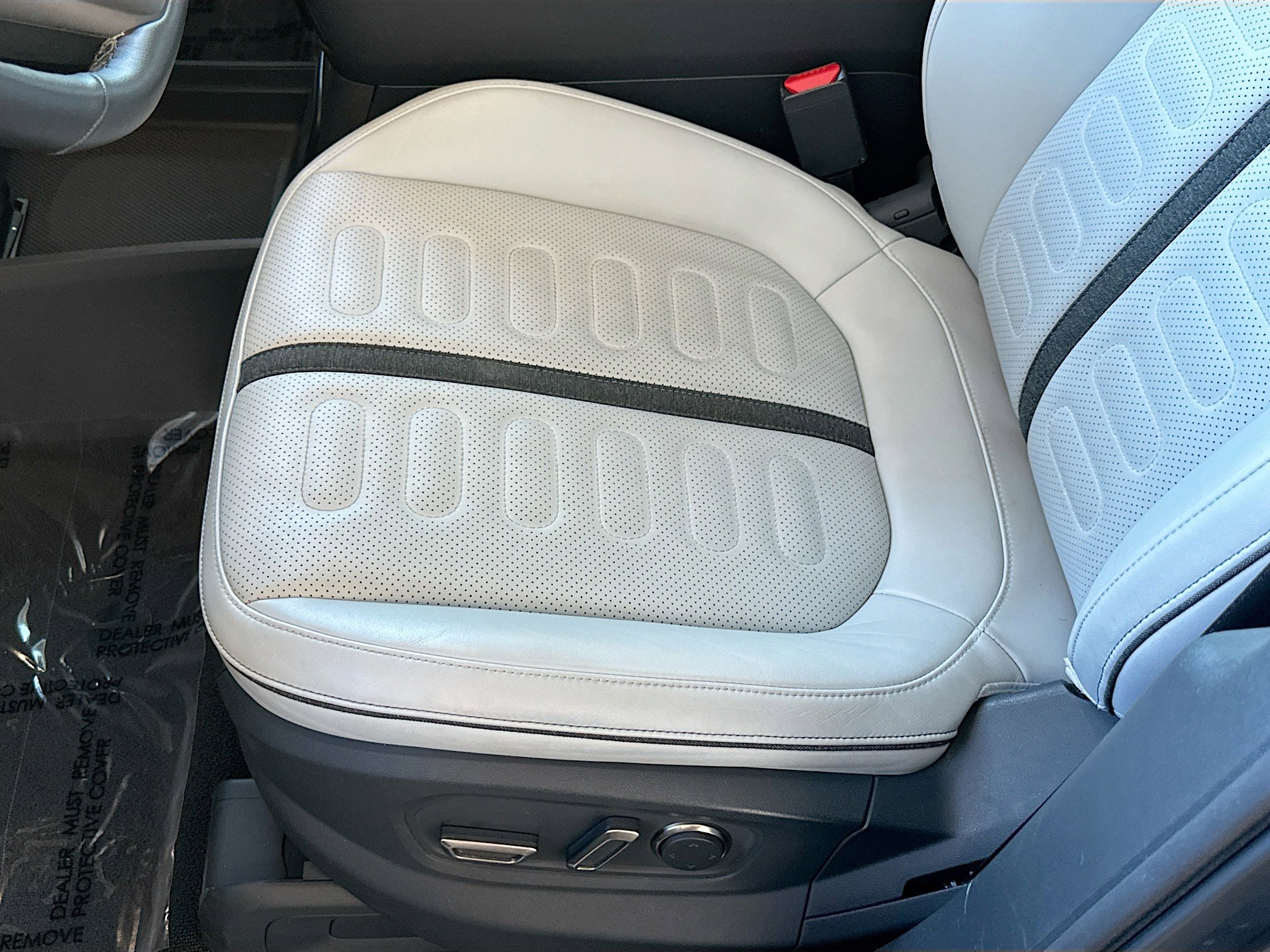 Used 2023 Rivian R1S Adventure image 18