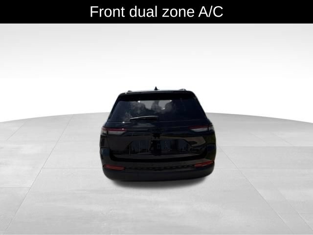 Used 2025 Jeep Grand Cherokee Altitude AWD/4WD image 6
