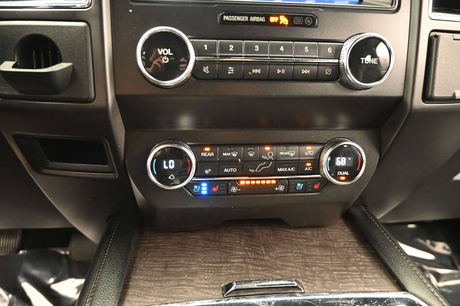 Used 2020 Ford Expedition Max Limited AWD/4WD image 19