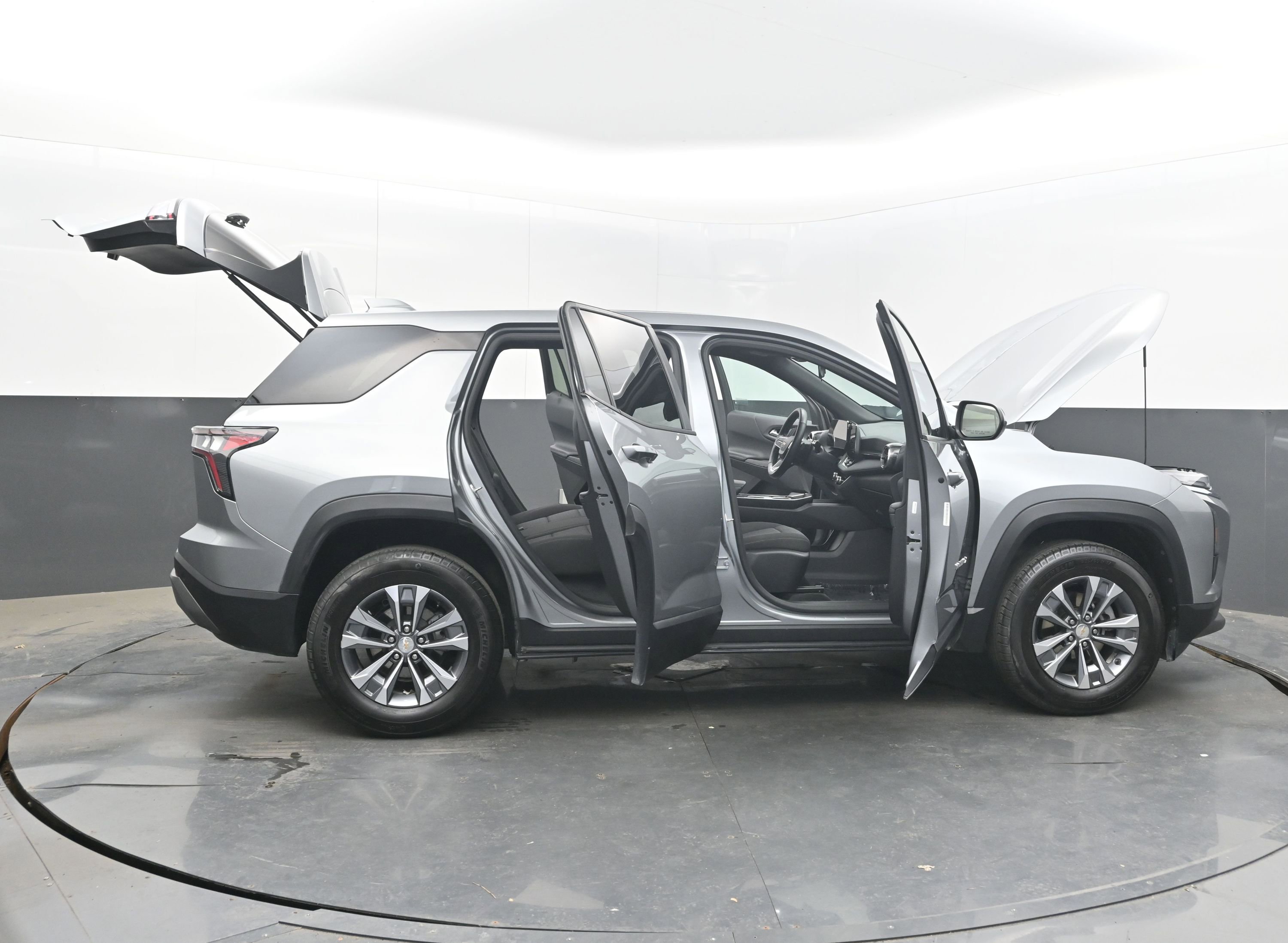 Used 2025 Chevrolet Equinox LT AWD/4WD image 43