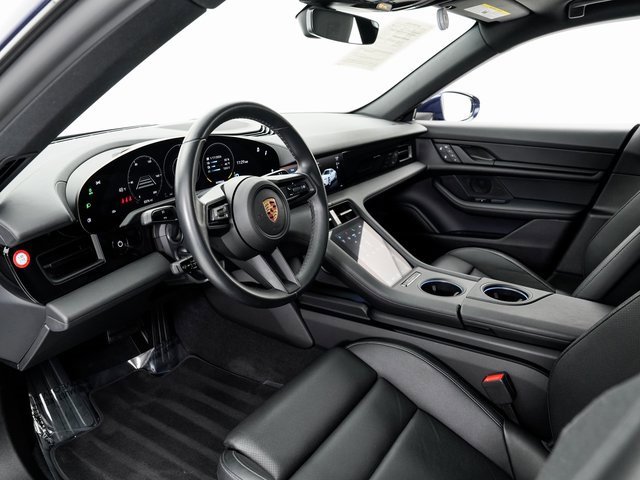 Used 2024 Porsche Taycan image 4