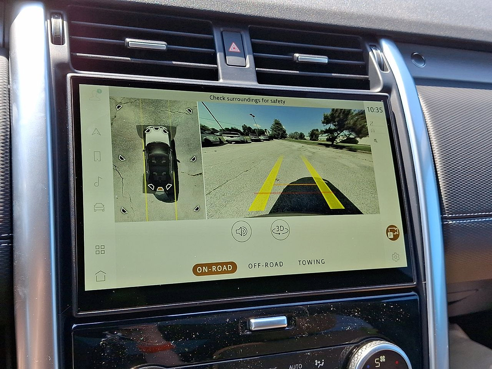 Certified 2025 Land Rover Discovery Dynamic SE image 24