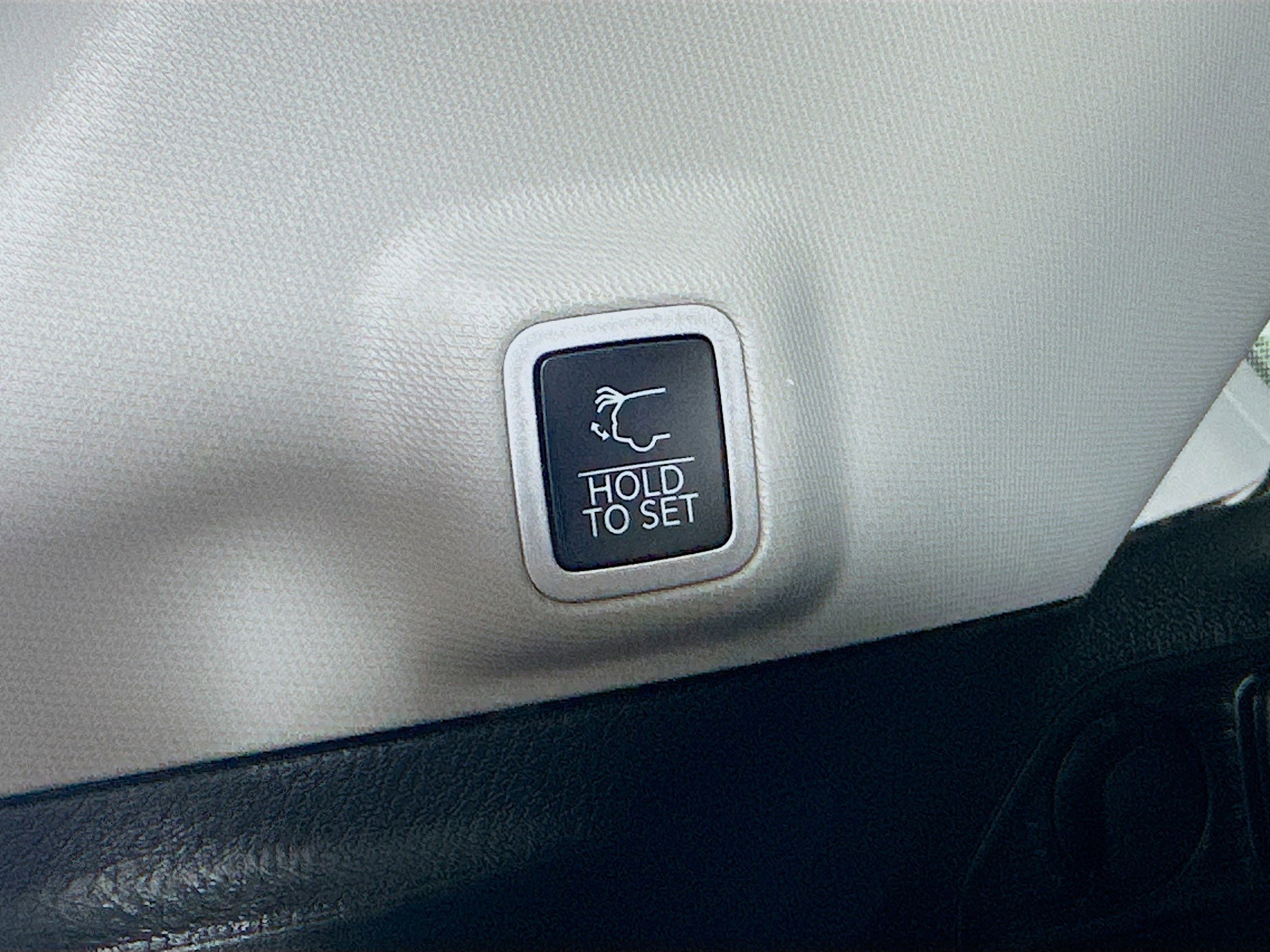 Used 2023 Jeep Grand Cherokee Limited w/ Black Appearance Package image 30