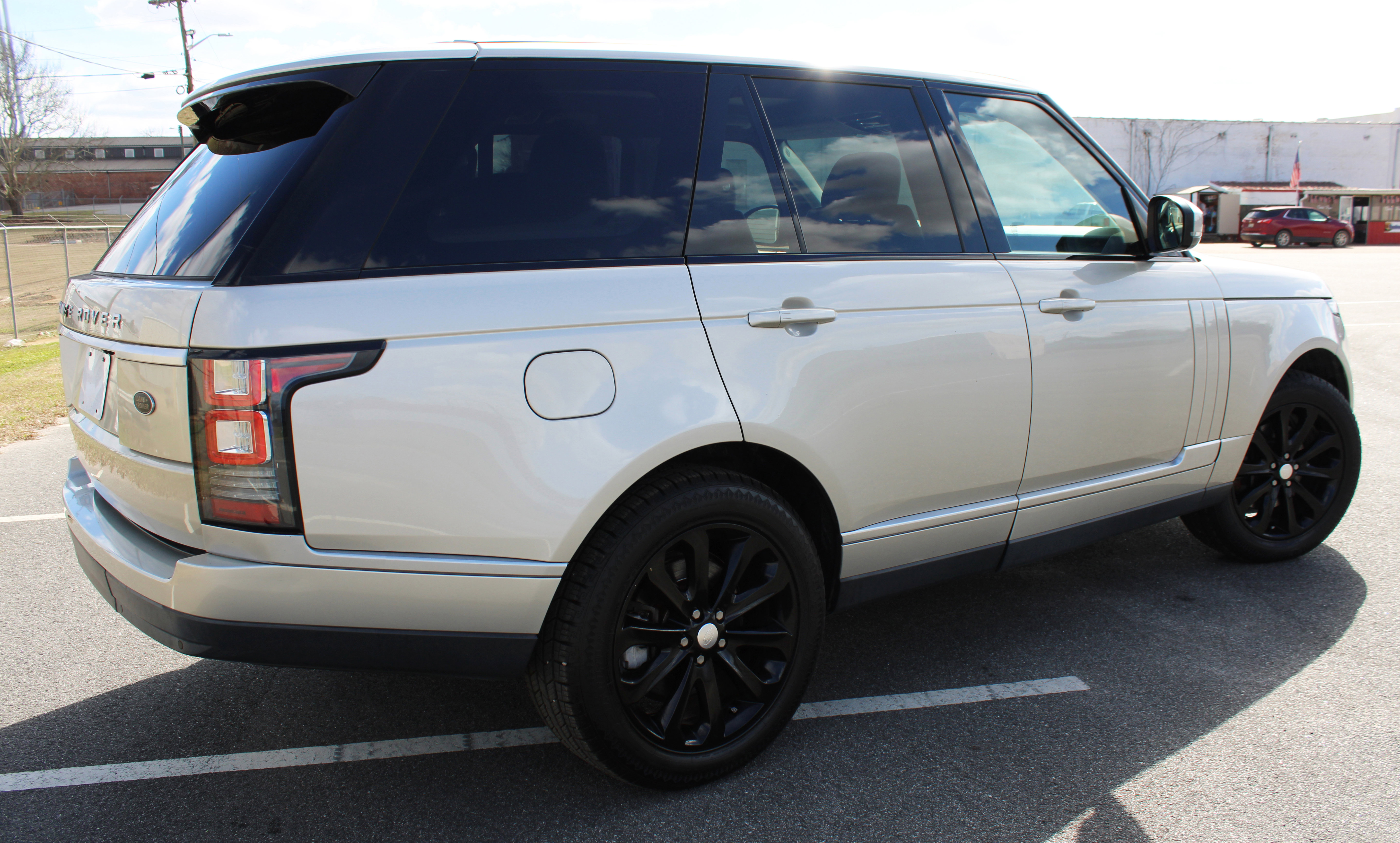 Used 2014 Land Rover Range Rover HSE image 15