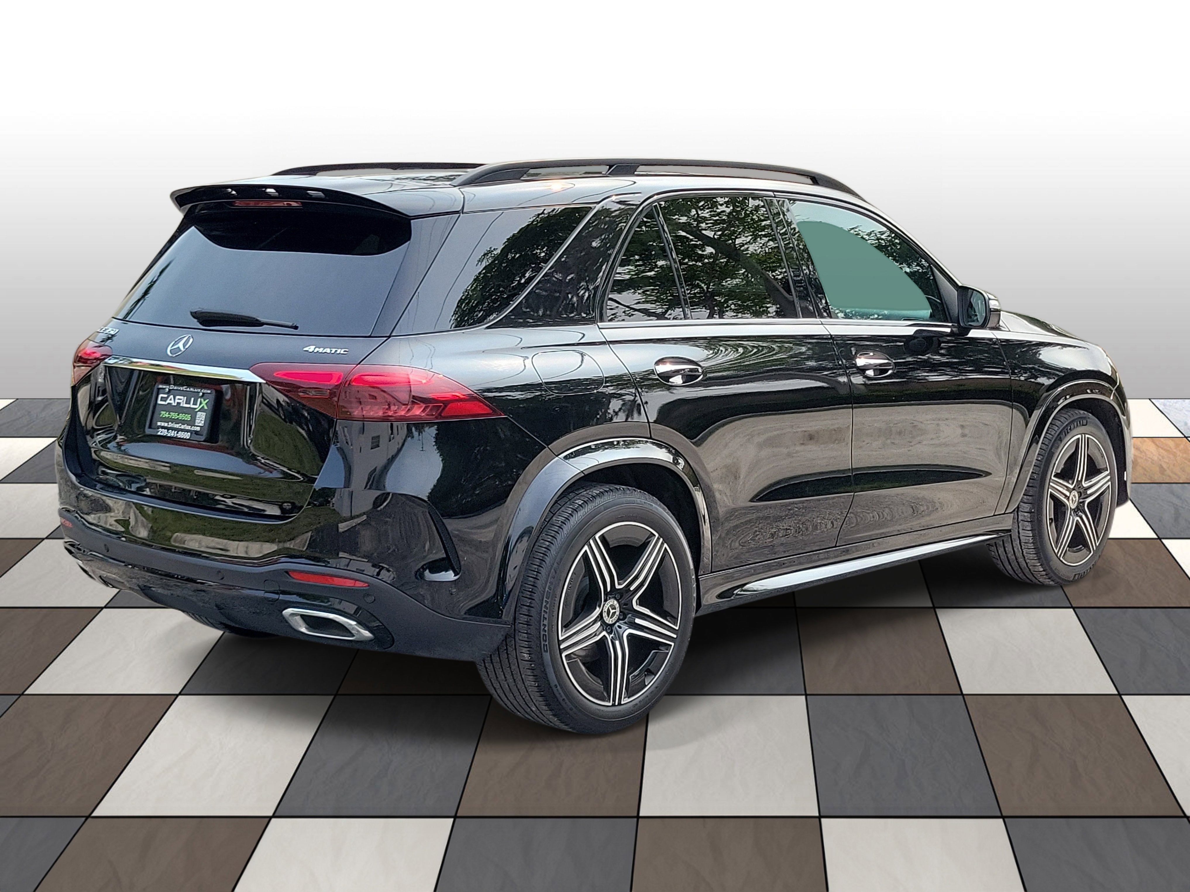 Used 2025 Mercedes-Benz GLE 350 4MATIC w/ AMG Line Exterior image 4