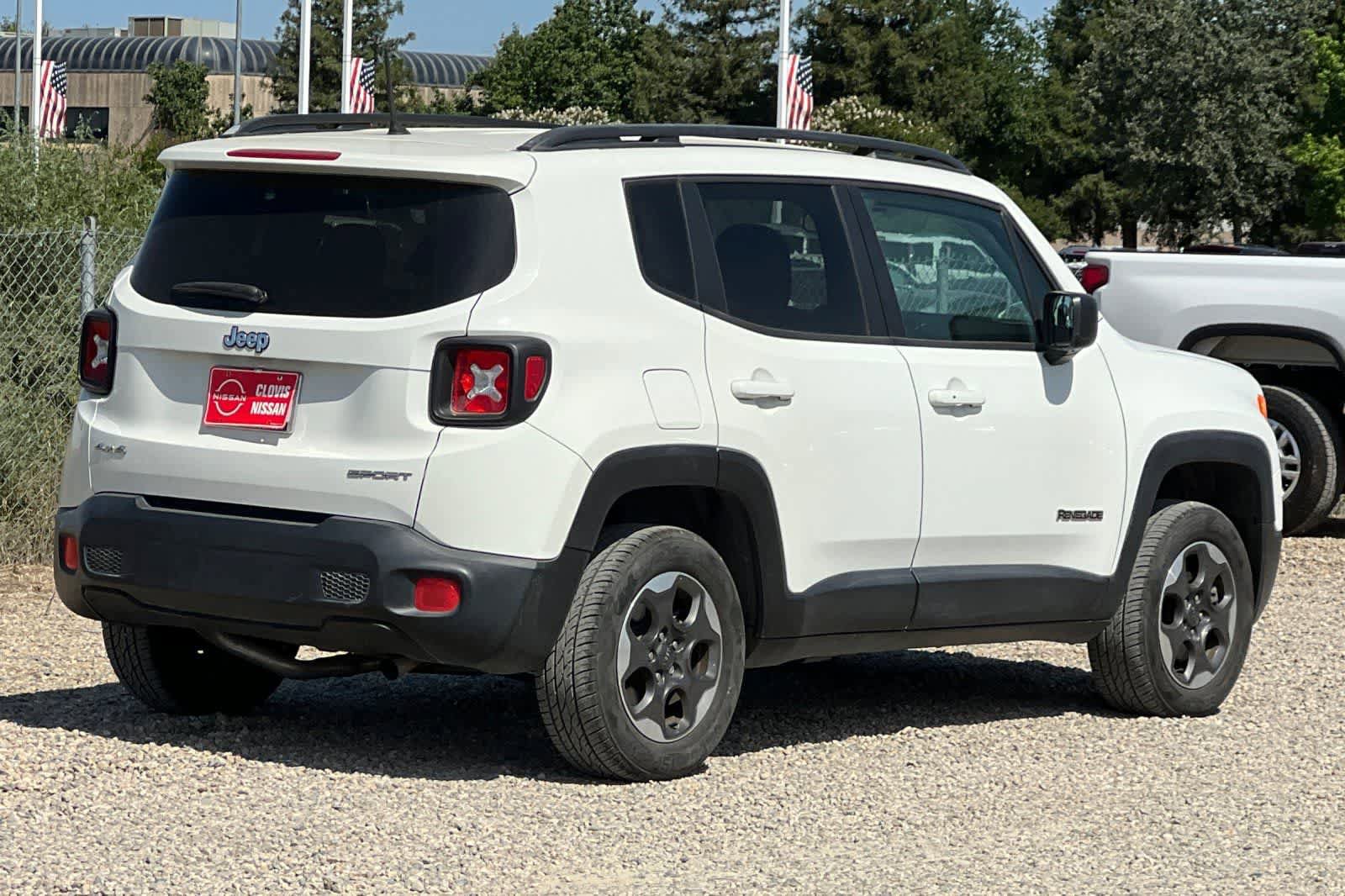 Used 2017 Jeep Renegade Sport w/ Power & Air Group AWD/4WD image 3