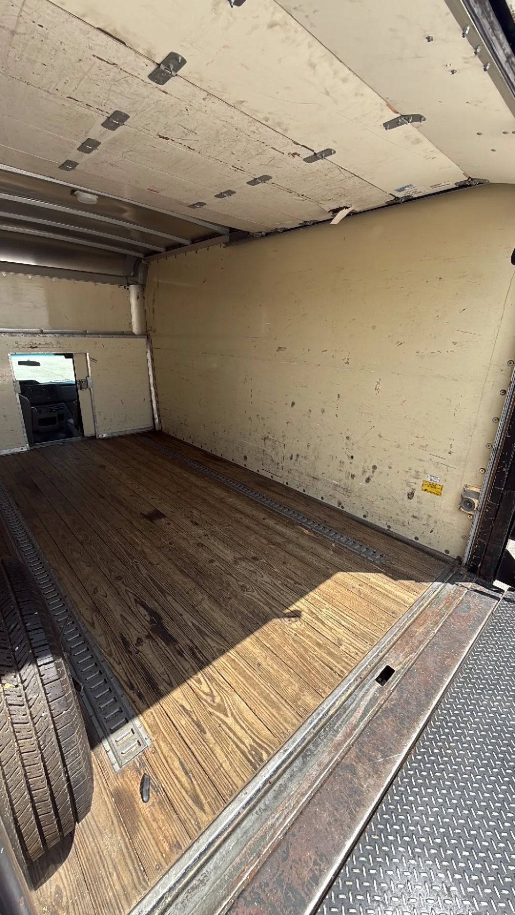 Used 2011 Ford E-450 and Econoline 450 Super Duty RWD image 15