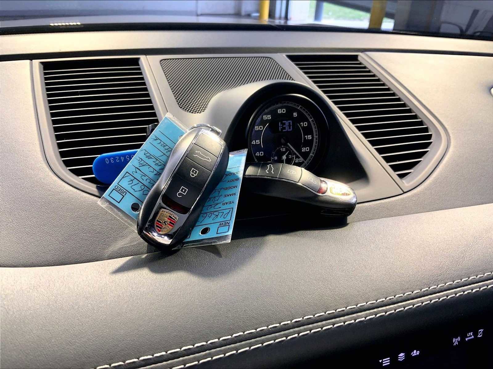 Certified 2023 Porsche Macan Turbo image 21