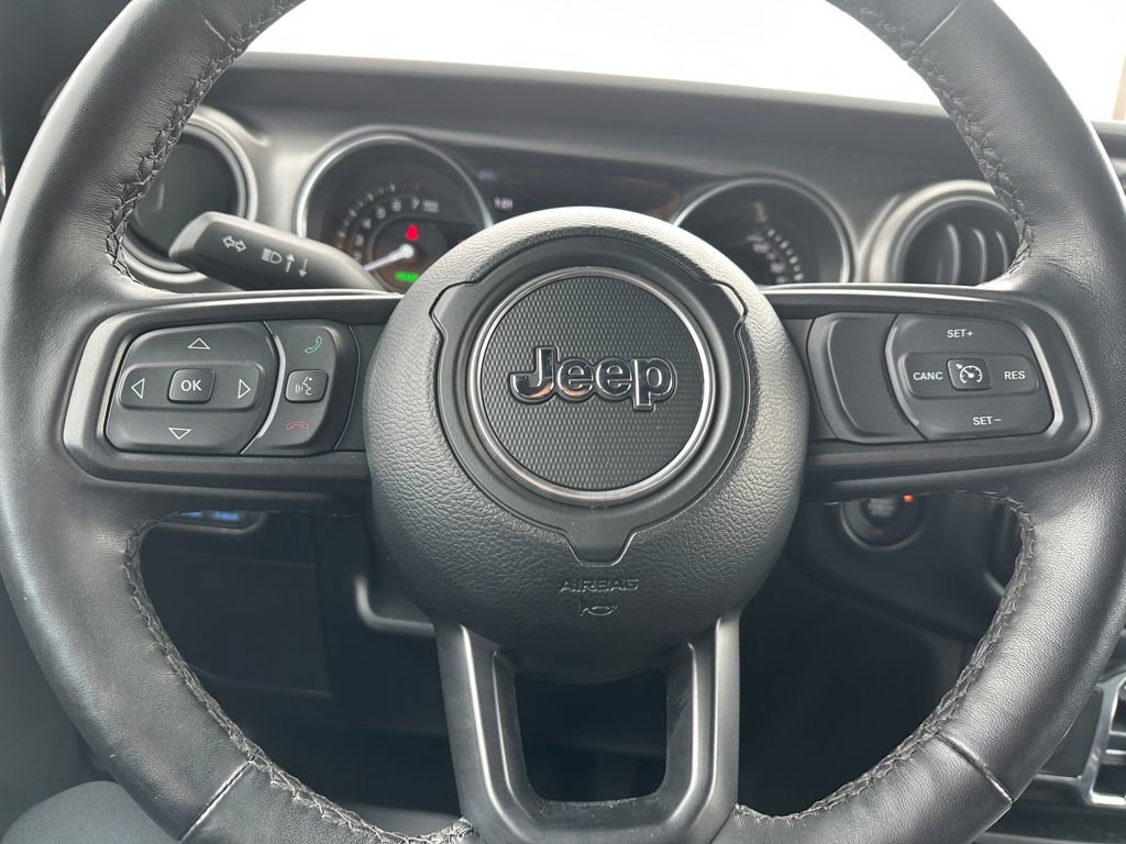 Used 2023 Jeep Wrangler Unlimited w/ Sun & Screen Package image 28