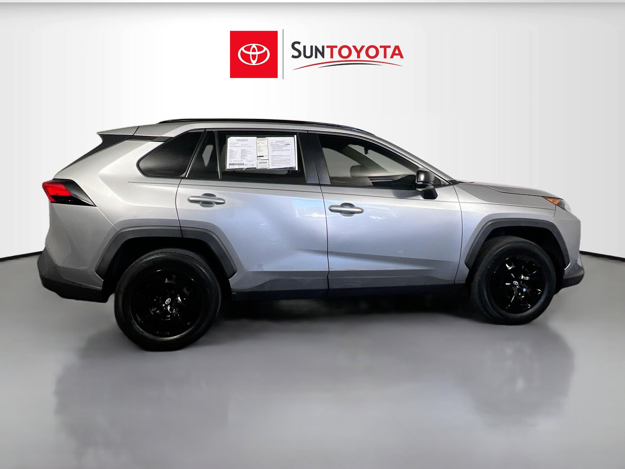 Used 2020 Toyota RAV4 LE image 2
