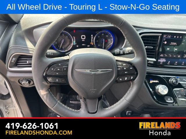Used 2023 Chrysler Pacifica Touring-L w/ S Appearance Package AWD/4WD image 17