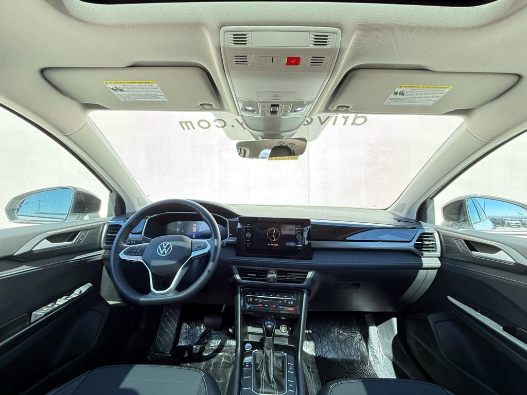 Certified 2025 Volkswagen Taos SE image 6