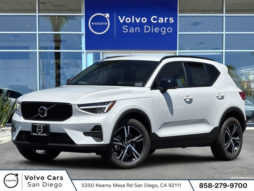 New 2026 Volvo XC40 B5 Core w/ Climate Package