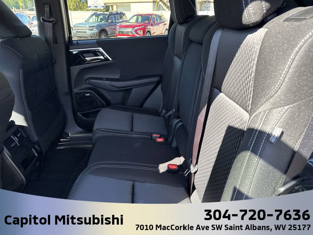 New 2025 Mitsubishi Outlander ES image 14