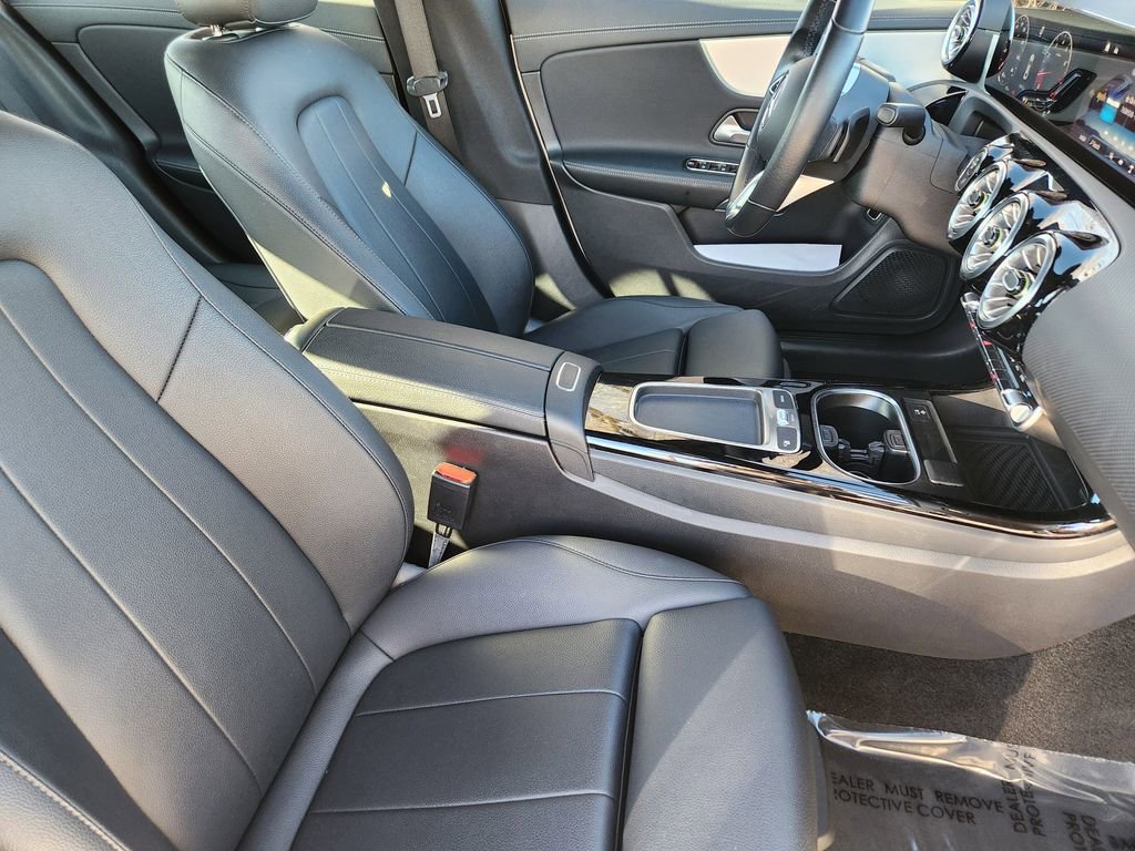 Used 2025 Mercedes-Benz CLA 250 4MATIC image 5