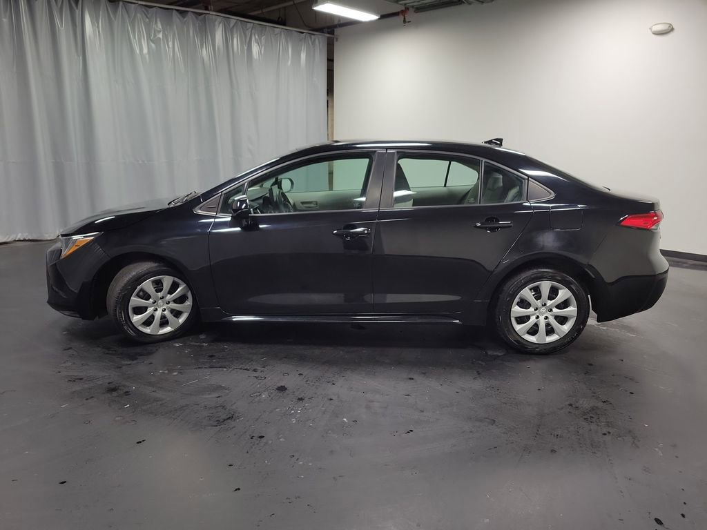 Used 2023 Toyota Corolla LE FWD image 5