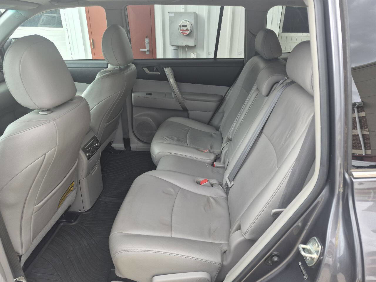 Used 2011 Toyota Highlander SE w/ Tow Pkg AWD/4WD image 14