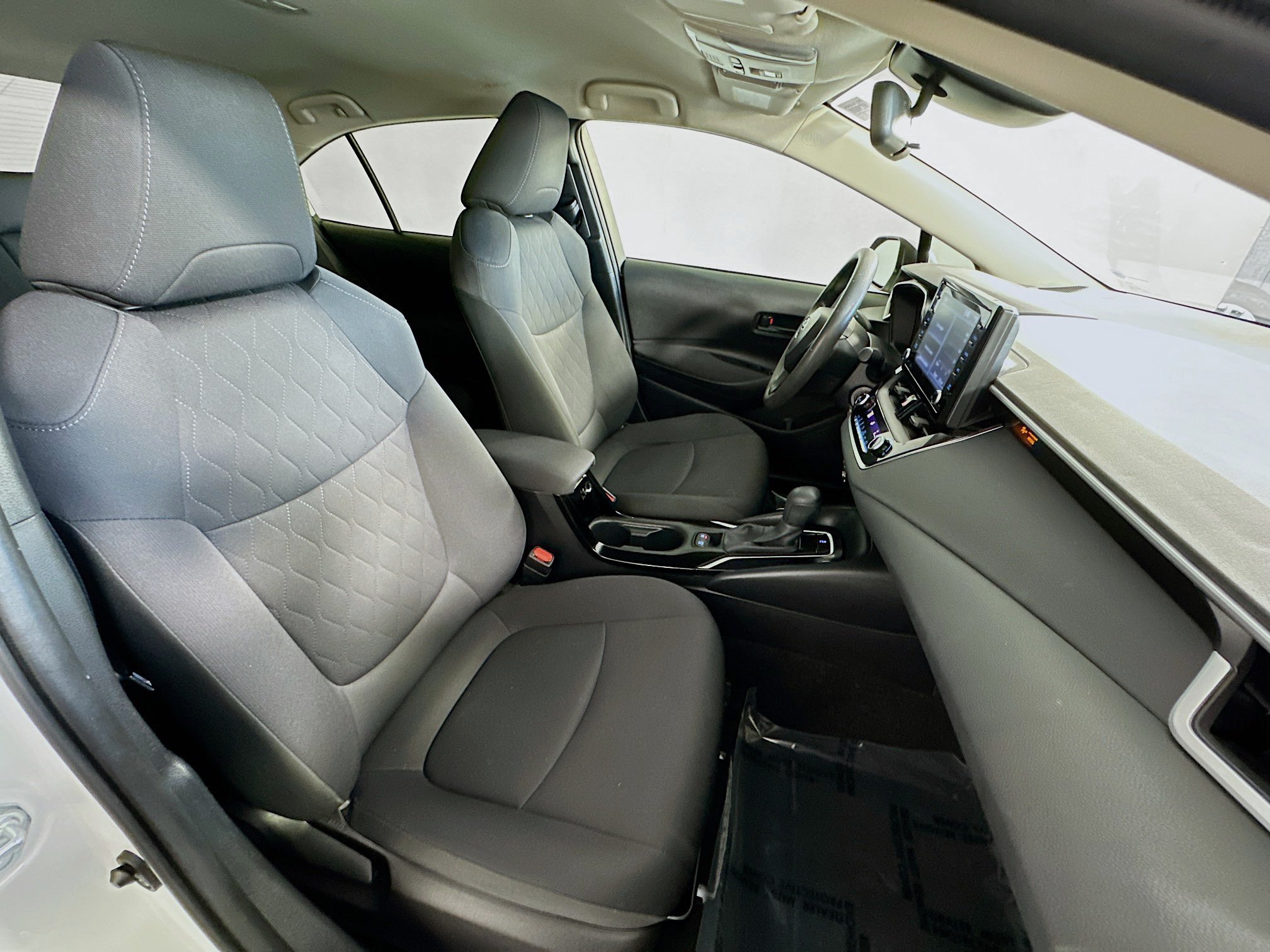 Used 2022 Toyota Corolla LE FWD image 27