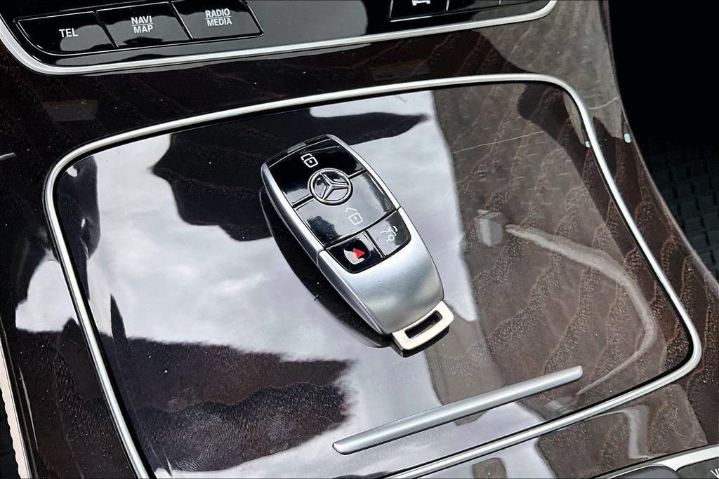 Used 2022 Mercedes-Benz E 350 4MATIC Sedan w/ Driver Assistance Package image 10