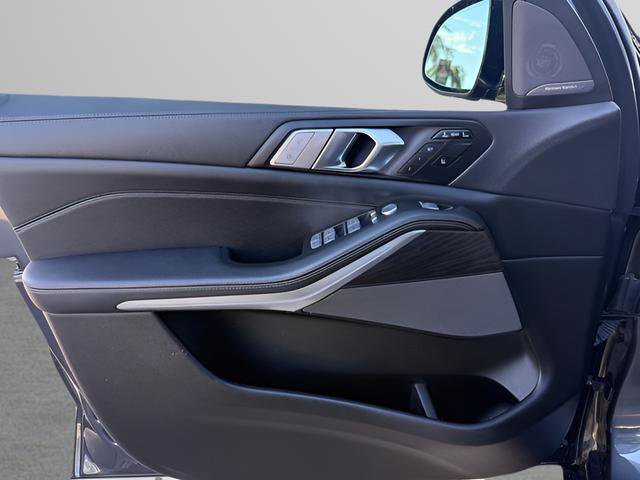 Used 2022 BMW X7 xDrive40i w/ Premium Package image 11