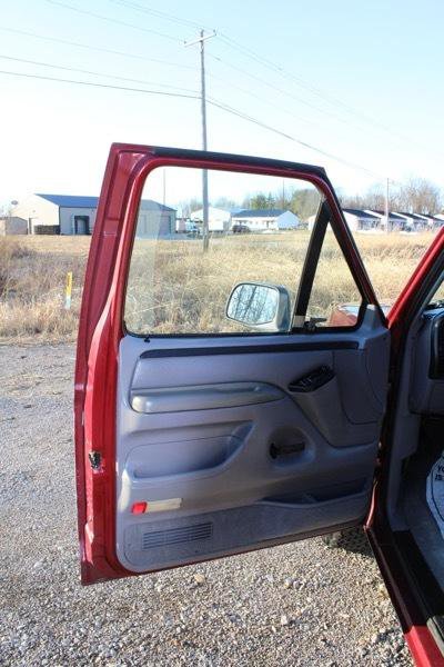 Used 1996 Ford Bronco XLT image 10