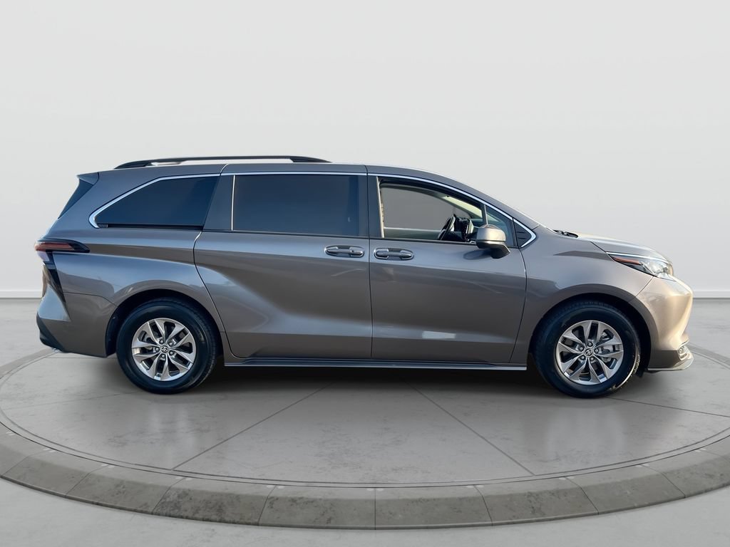 Used 2023 Toyota Sienna LE FWD image 9