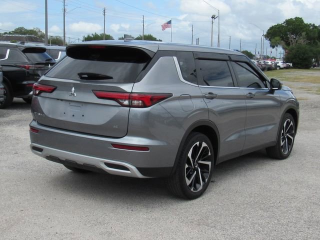 Used 2023 Mitsubishi Outlander SE image 3