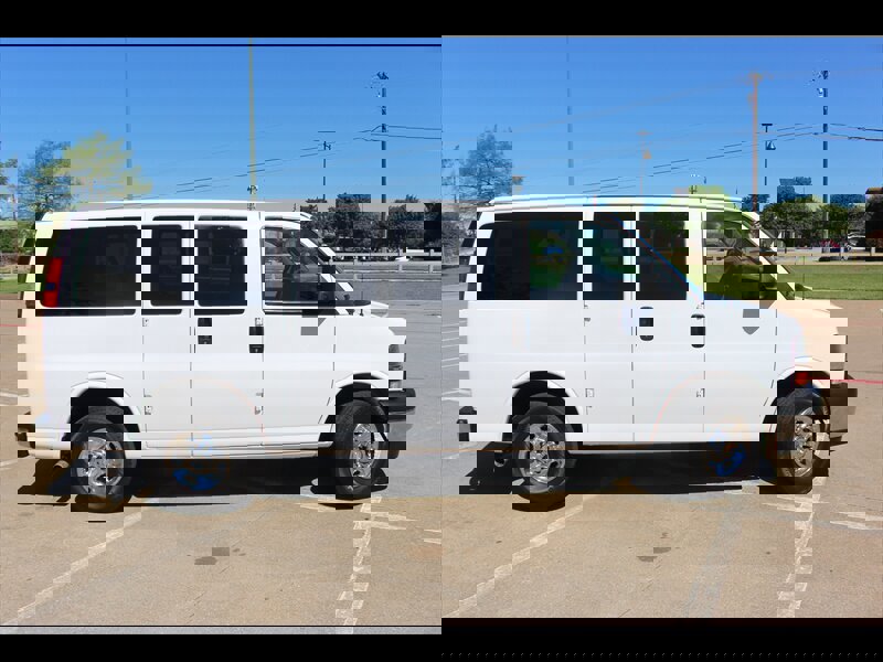 Used 2020 Chevrolet Express 2500 LT w/ LT Preferred Equipment Group image 6