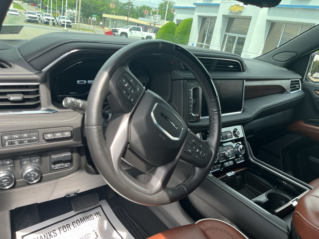 Used 2024 GMC Yukon Denali Ultimate AWD/4WD image 10