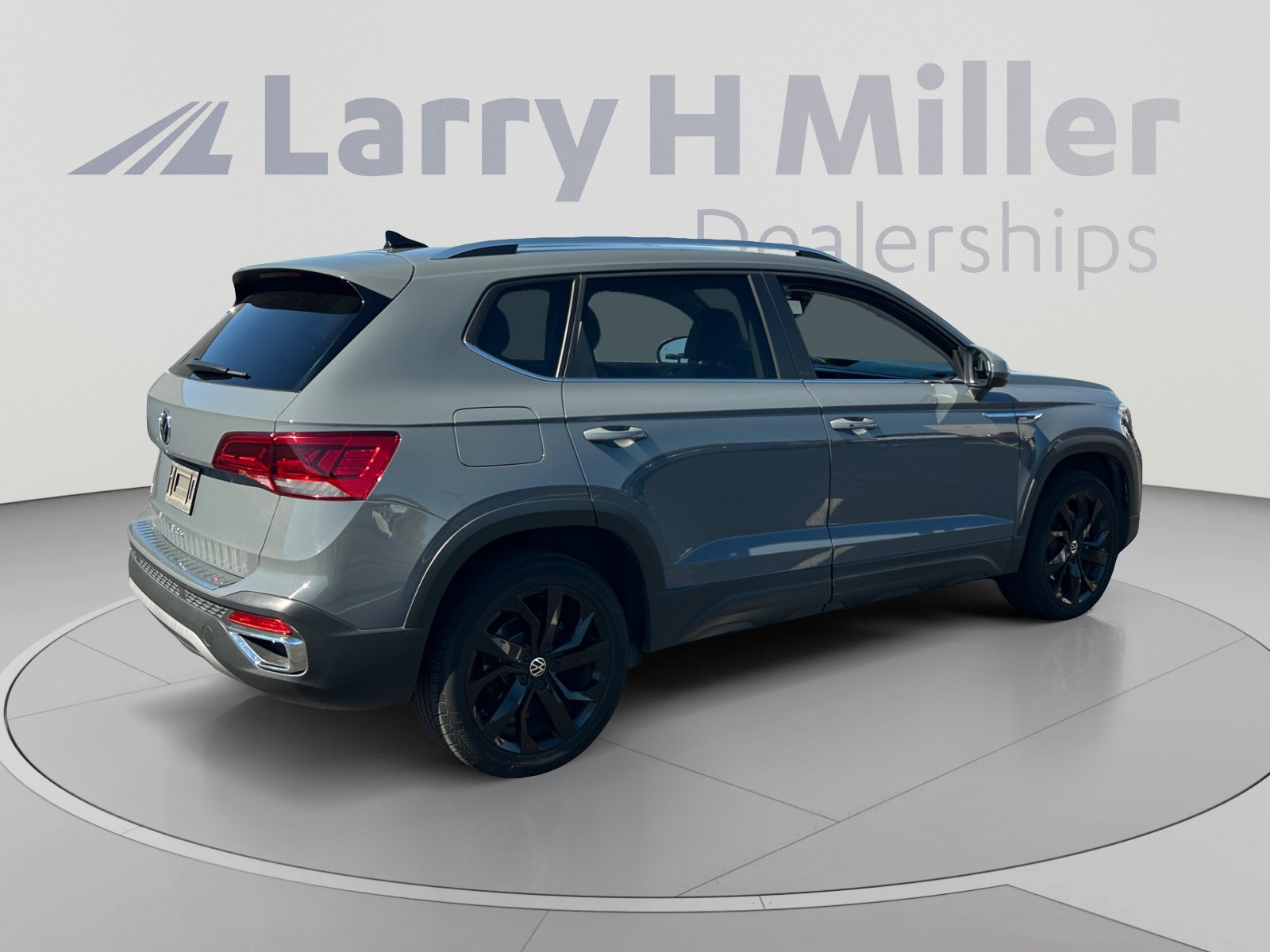 Used 2022 Volkswagen Taos SE FWD image 5