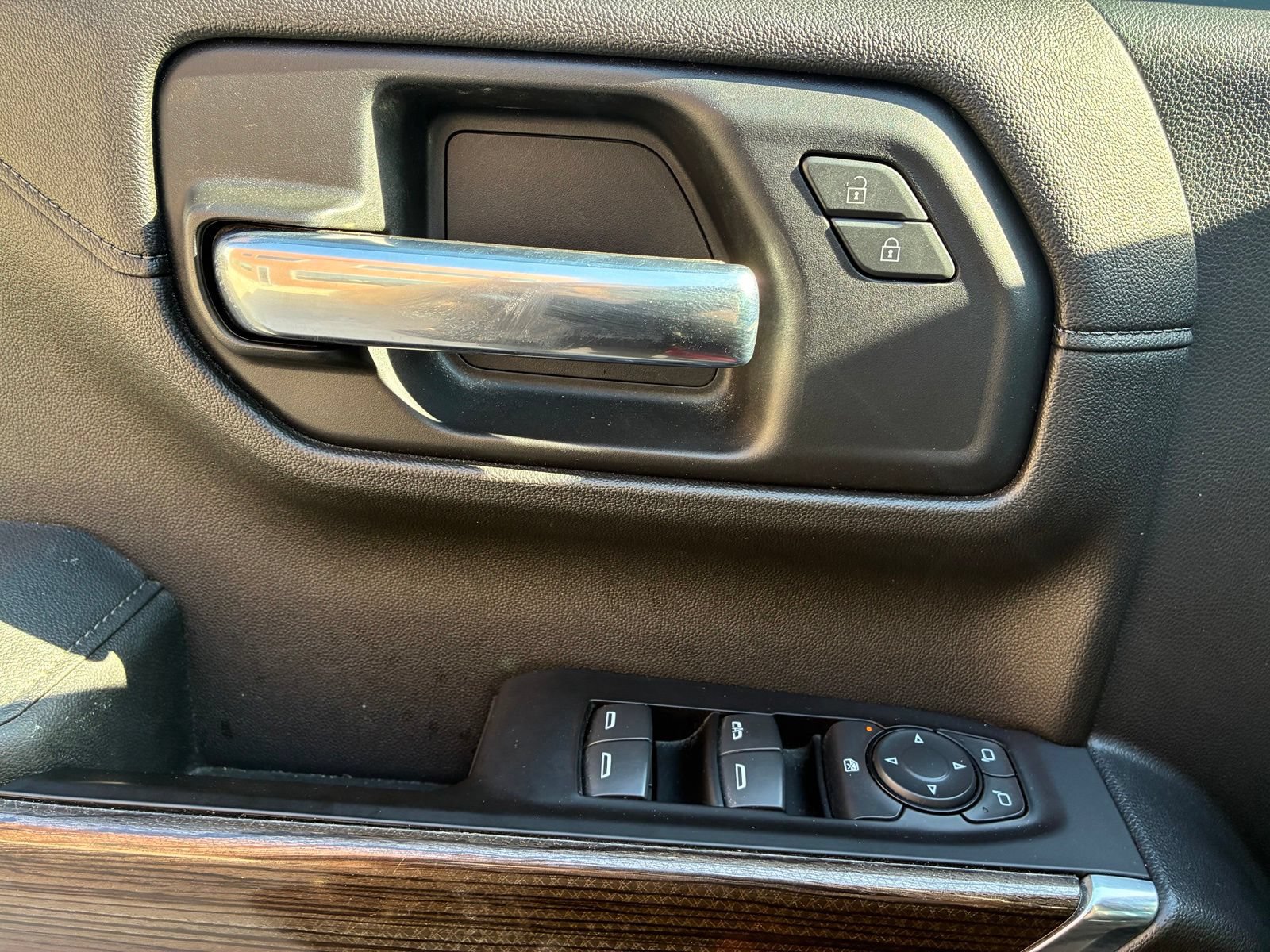 Used 2019 Chevrolet Silverado 1500 LT Trail Boss AWD/4WD image 6
