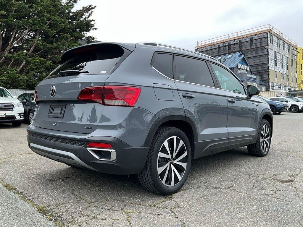 Used 2023 Volkswagen Taos SE AWD/4WD image 8
