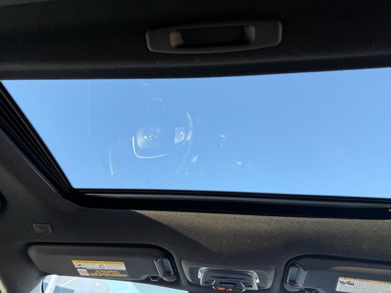 Used 2024 Toyota Corolla Cross SE w/ Moonroof Package image 15