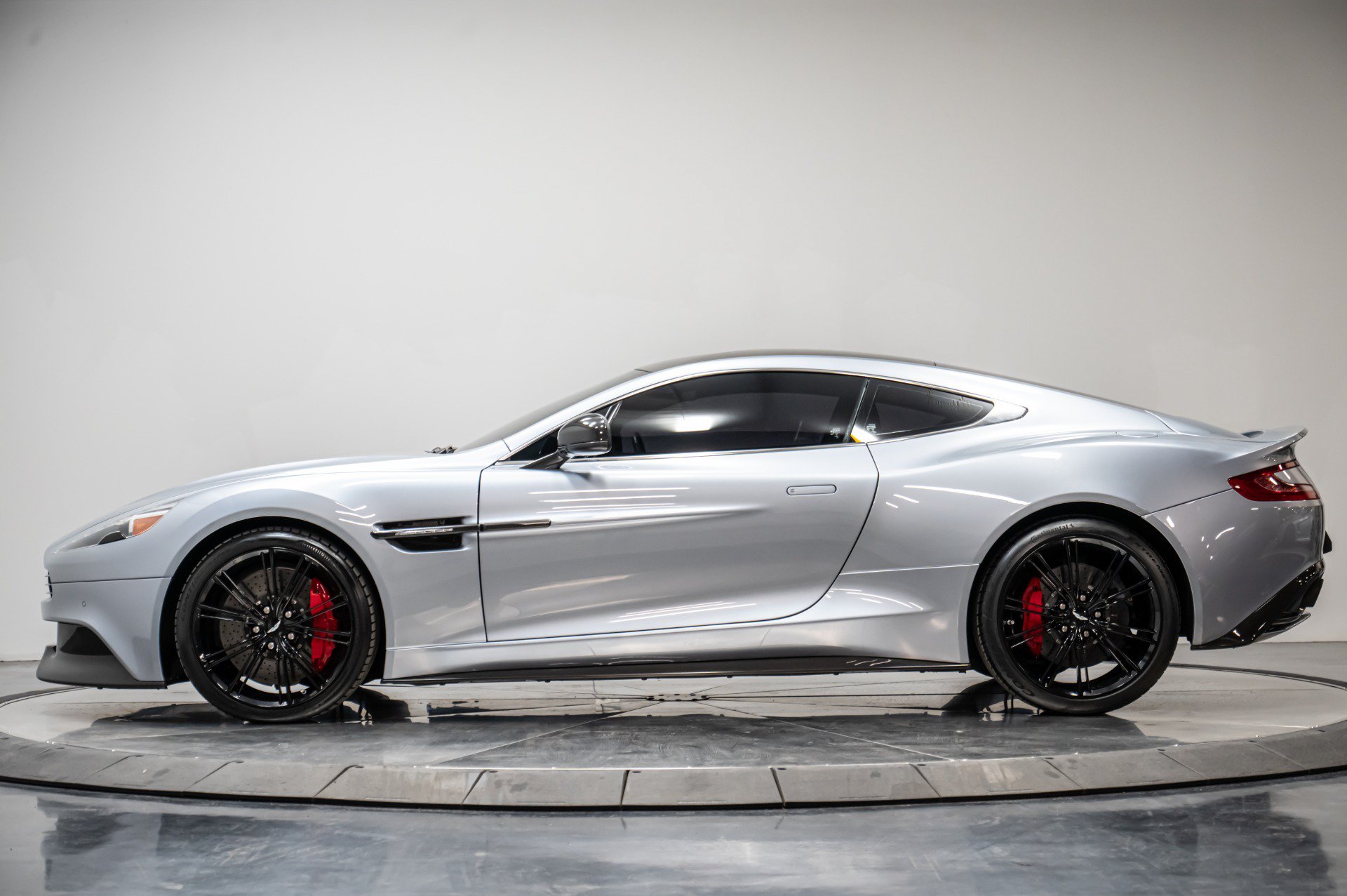 Used 2014 Aston Martin Vanquish Coupe RWD image 24