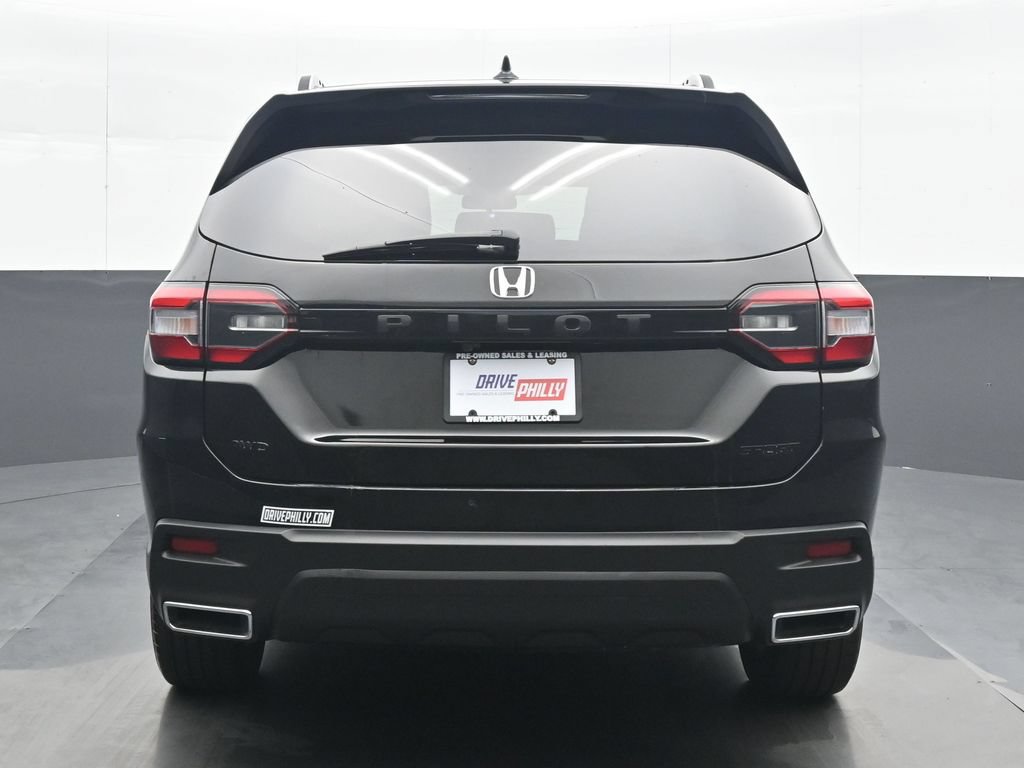 Used 2025 Honda Pilot Sport image 5