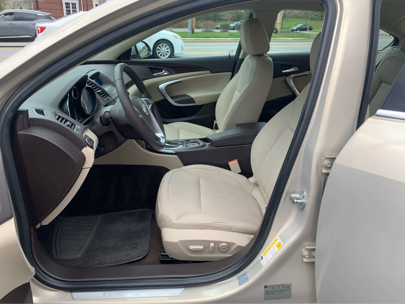 Used 2011 Buick Regal CXL image 11