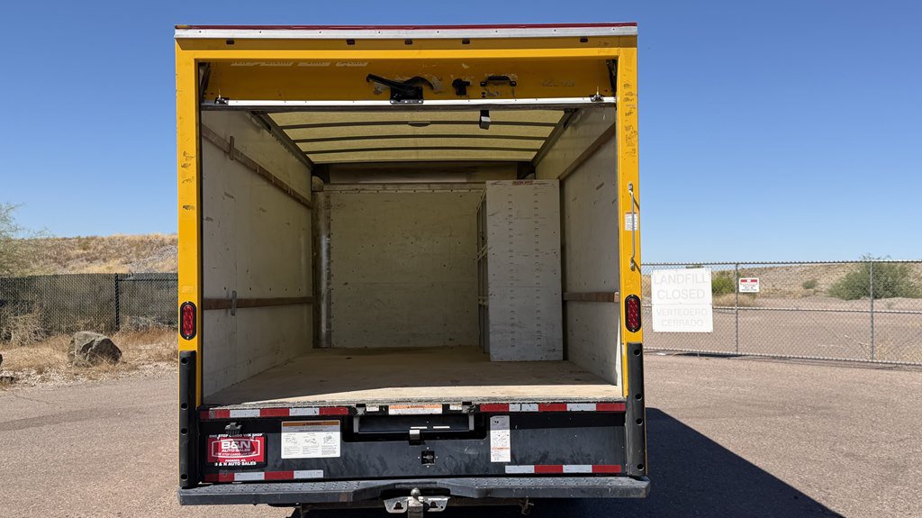 Used 2017 GMC Savana 3500 Extended RWD image 5