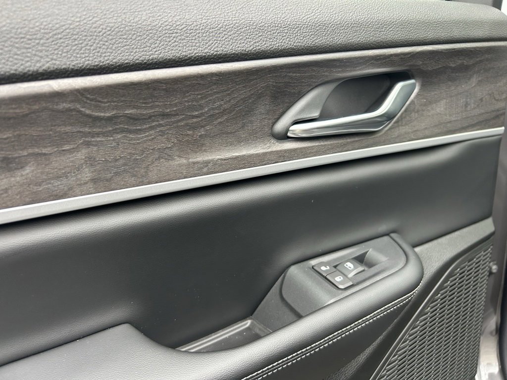 New 2025 Jeep Grand Cherokee L Limited image 24